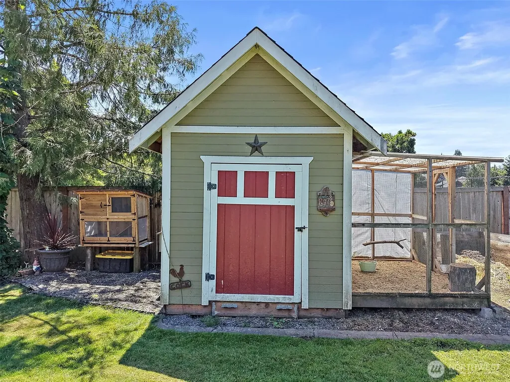 1303 W Main Puyallup WA 98371