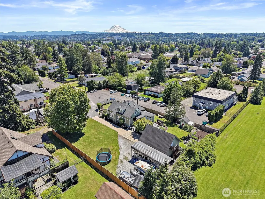 1303 W Main Puyallup WA 98371