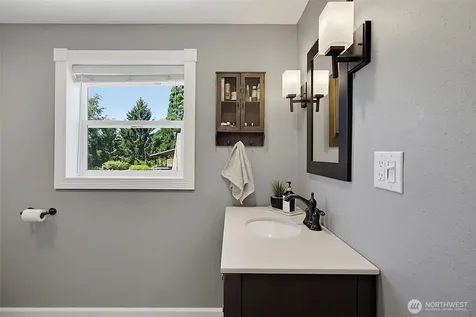 1303 W Main Puyallup WA 98371