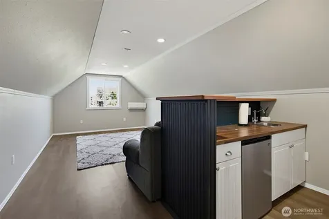 1303 W Main Puyallup WA 98371
