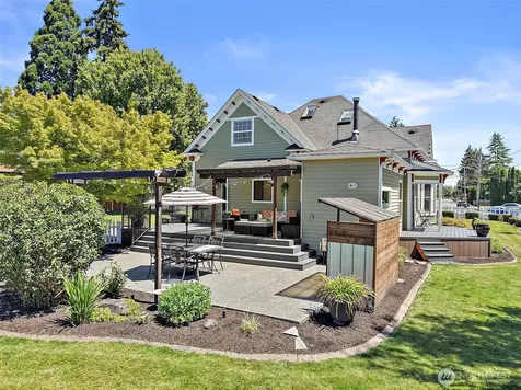 1303 W Main Puyallup WA 98371
