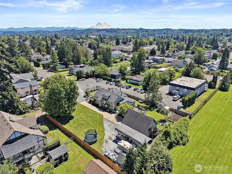 1303 W Main Puyallup WA 98371