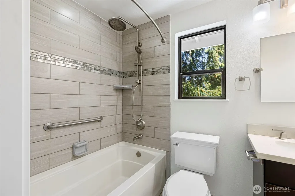 12506 NE Virginia Court Kingston WA 98346