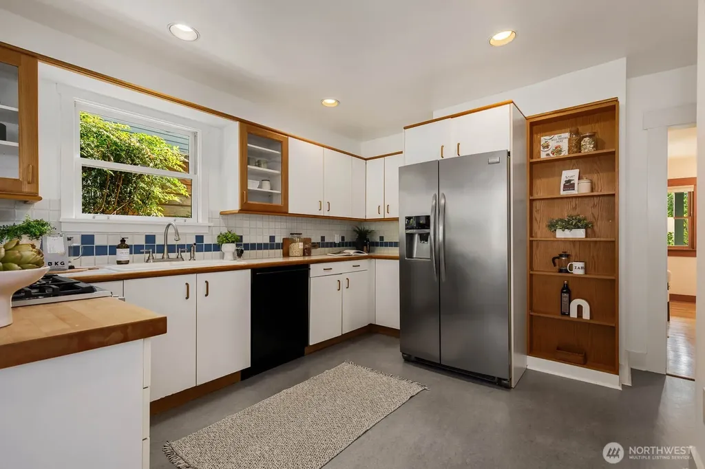 2706 1st Avenue W Seattle WA 98119