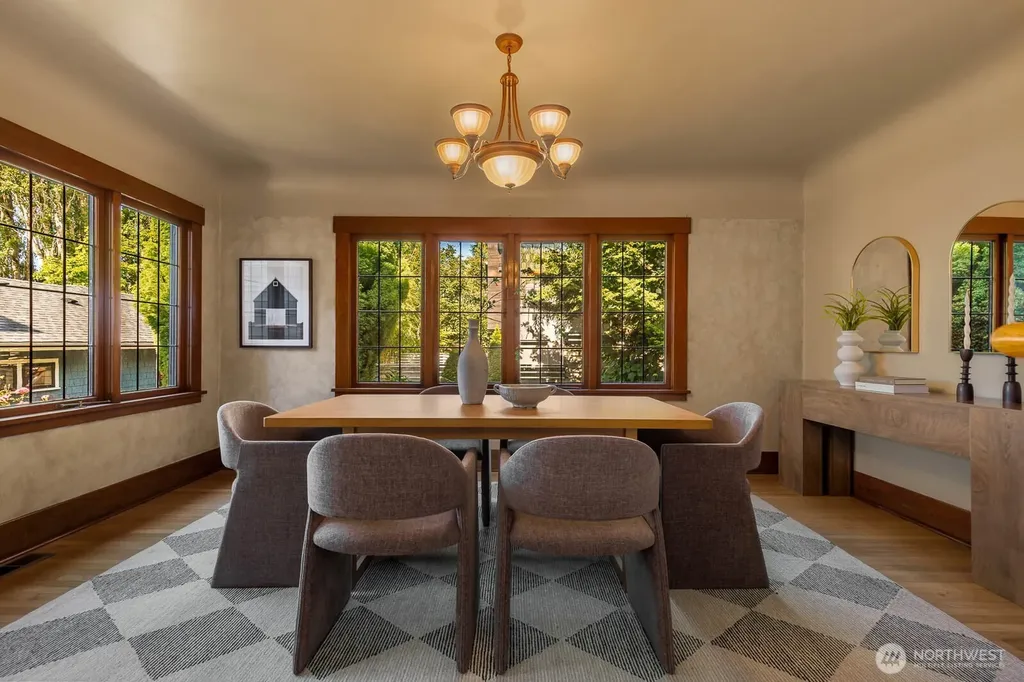 2706 1st Avenue W Seattle WA 98119