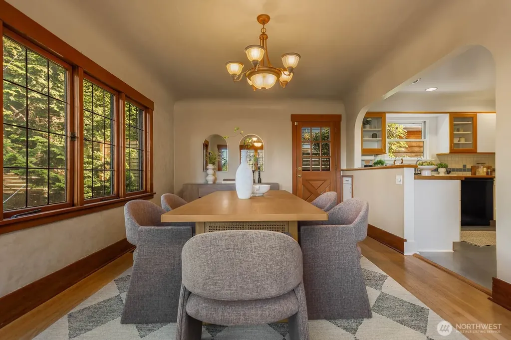 2706 1st Avenue W Seattle WA 98119