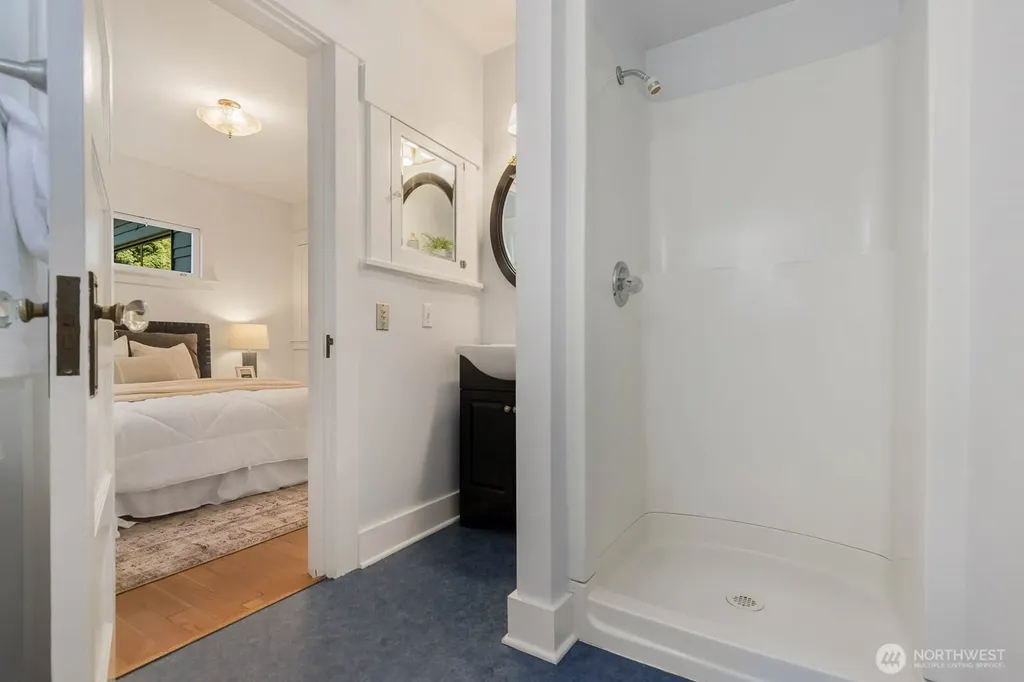 2706 1st Avenue W Seattle WA 98119