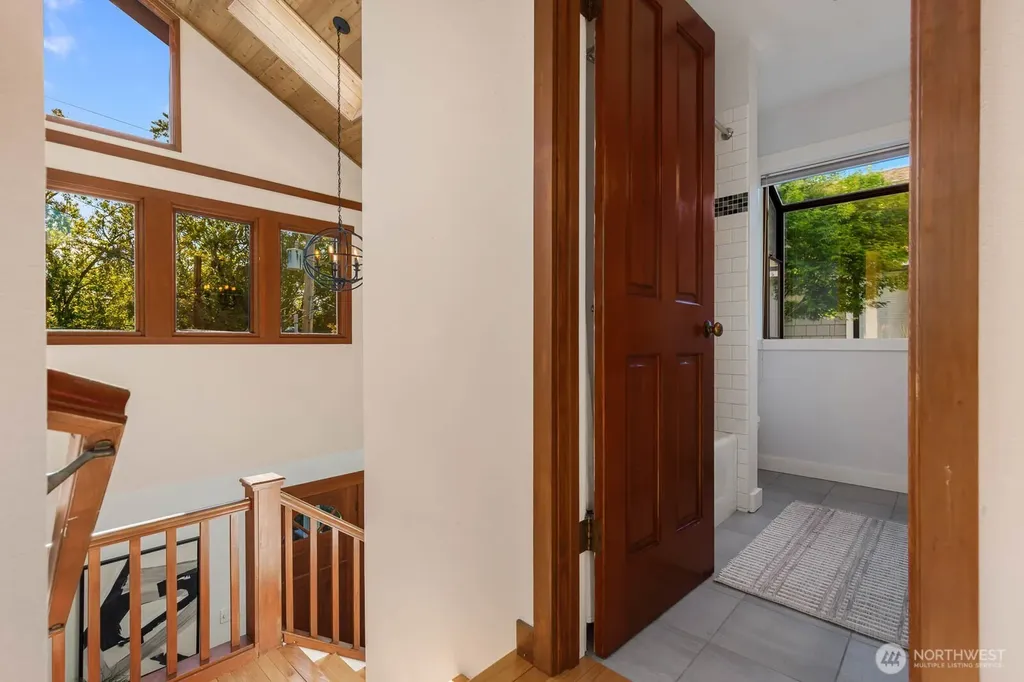 2706 1st Avenue W Seattle WA 98119