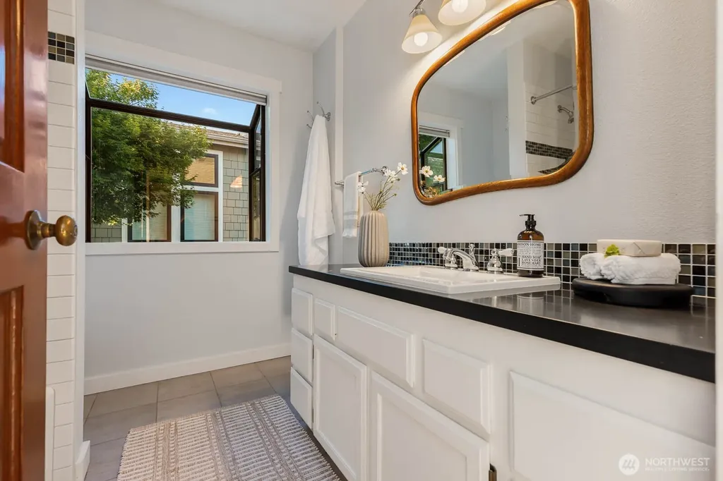 2706 1st Avenue W Seattle WA 98119