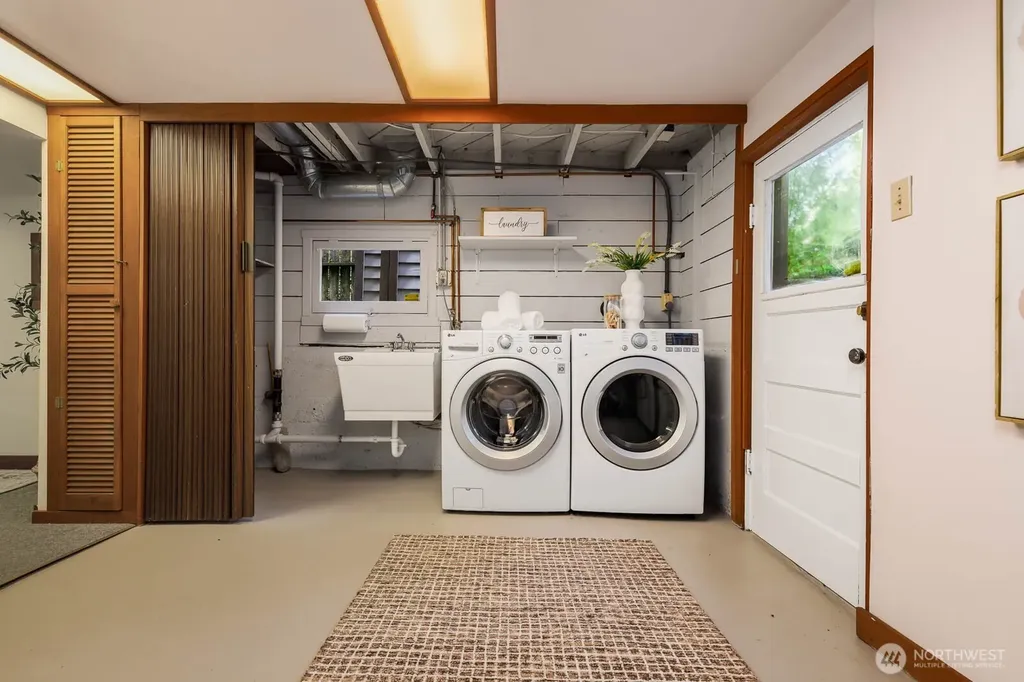 2706 1st Avenue W Seattle WA 98119