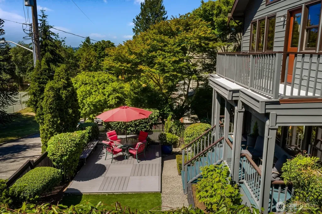 2706 1st Avenue W Seattle WA 98119