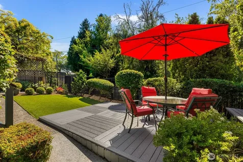 2706 1st Avenue W Seattle WA 98119