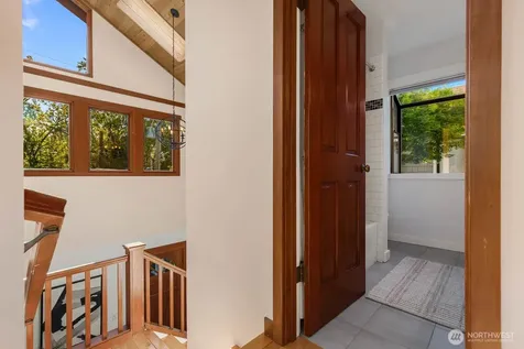 2706 1st Avenue W Seattle WA 98119