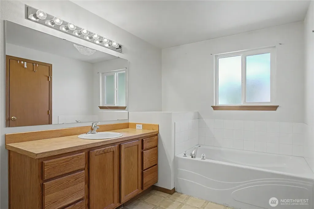 10548 179th Avenue SW Rochester WA 98579