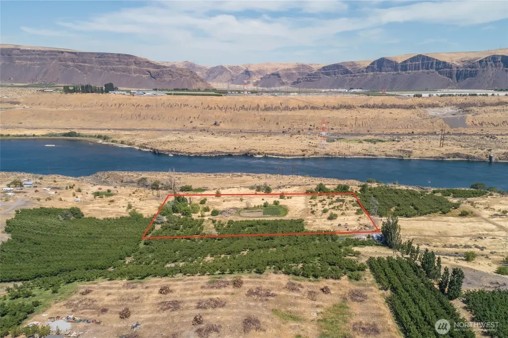 7199 Tarpiscan Road Malaga WA 98828
