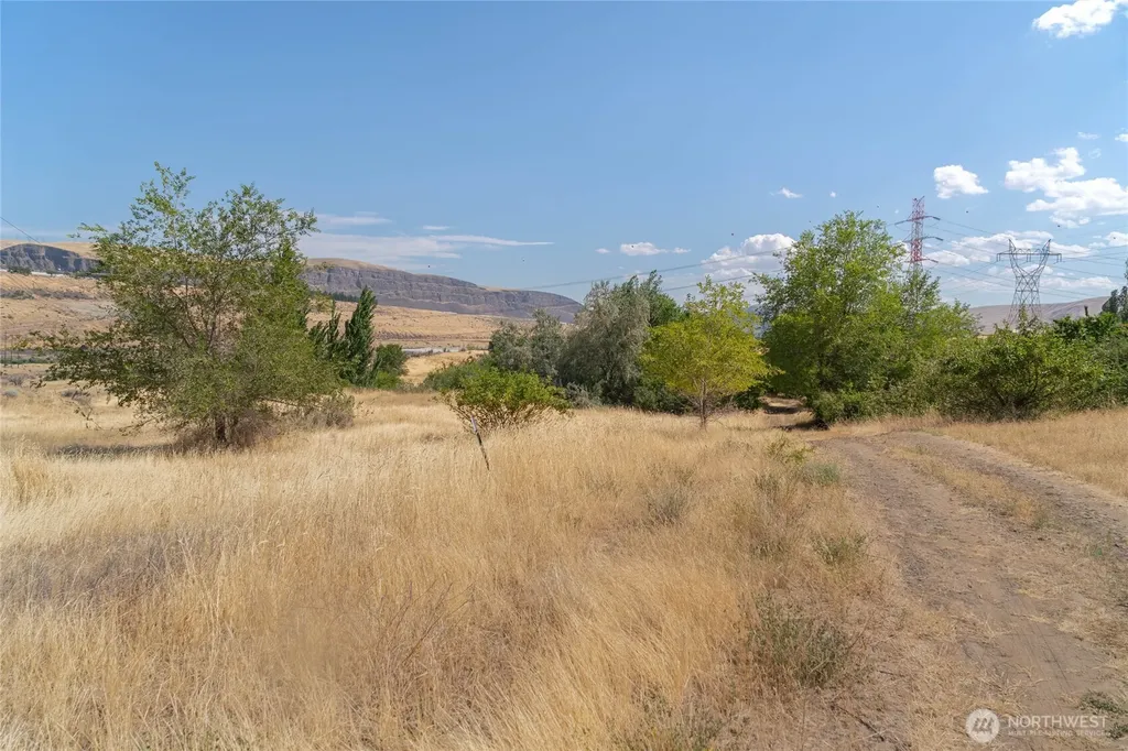 7199 Tarpiscan Road Malaga WA 98828
