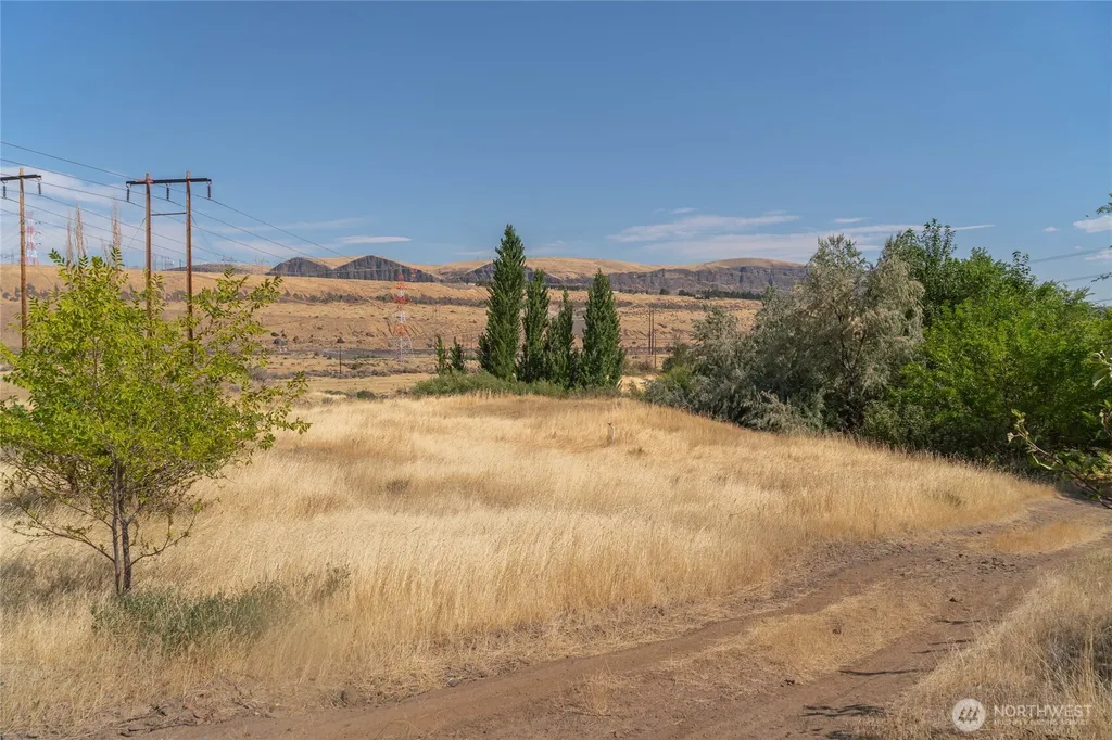 7199 Tarpiscan Road Malaga WA 98828