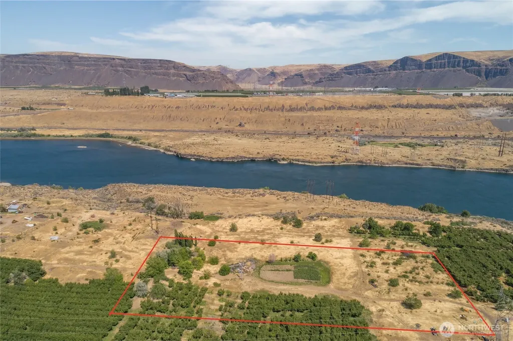 7199 Tarpiscan Road Malaga WA 98828