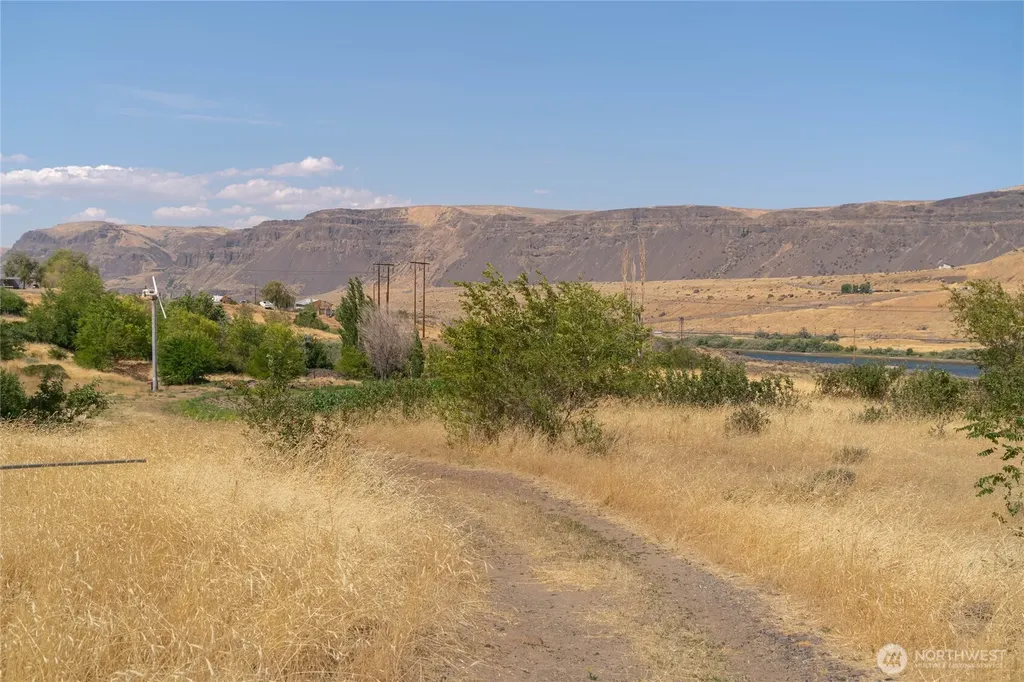 7199 Tarpiscan Road Malaga WA 98828