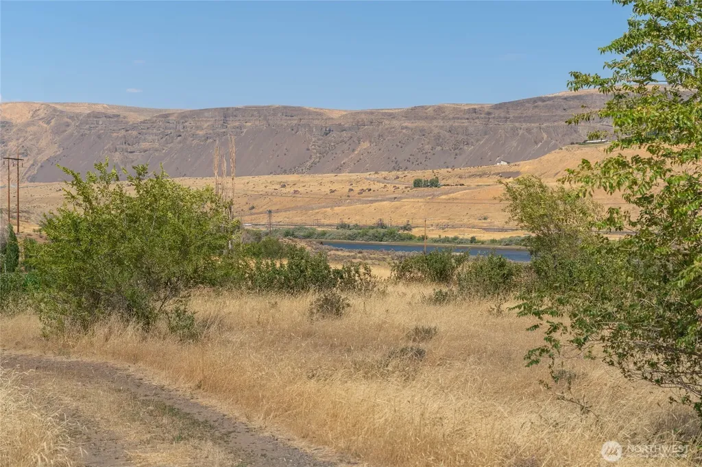 7199 Tarpiscan Road Malaga WA 98828