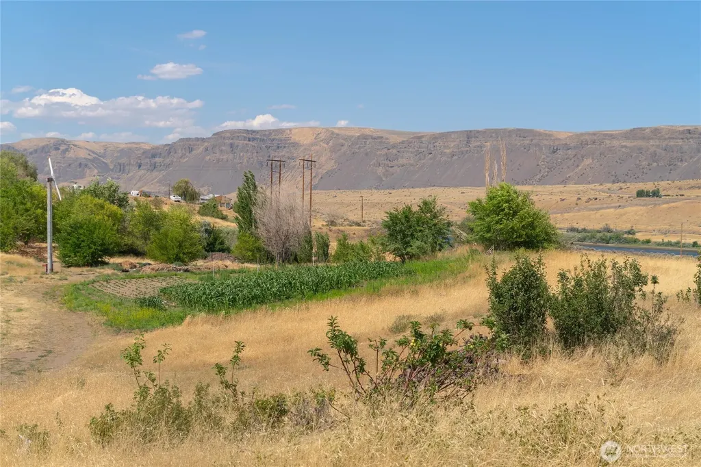 7199 Tarpiscan Road Malaga WA 98828