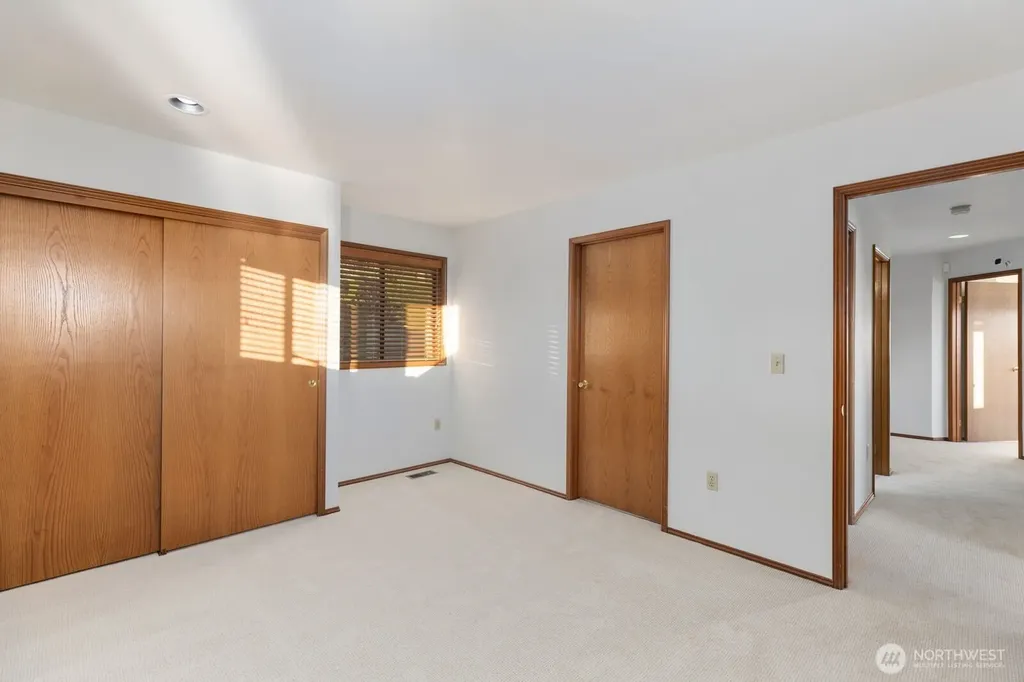 424 Alvord Avenue N Kent WA 98030