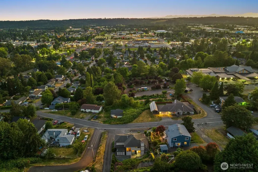 424 Alvord Avenue N Kent WA 98030