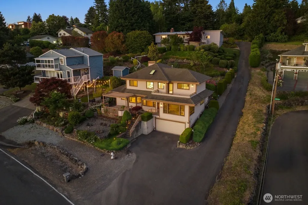 424 Alvord Avenue N Kent WA 98030