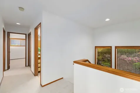 424 Alvord Avenue N Kent WA 98030