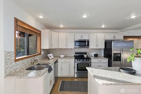 424 Alvord Avenue N Kent WA 98030