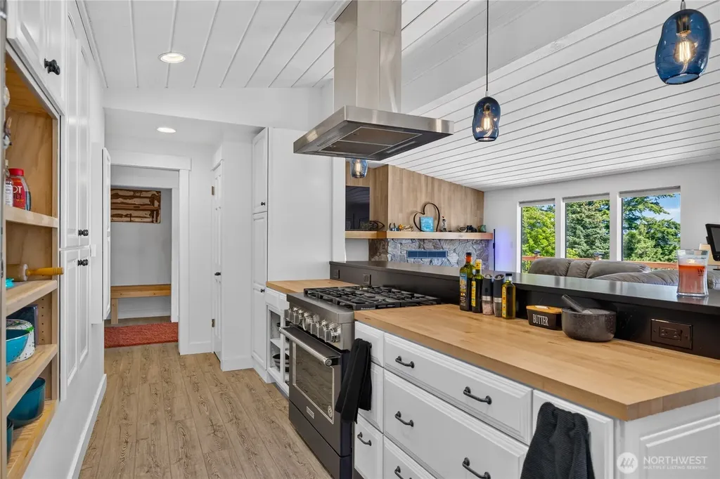 421 Umatilla Drive La Conner WA 98257