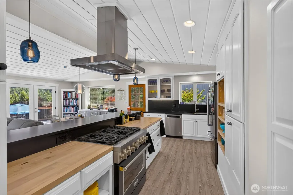 421 Umatilla Drive La Conner WA 98257