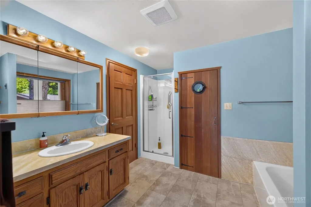 421 Umatilla Drive La Conner WA 98257