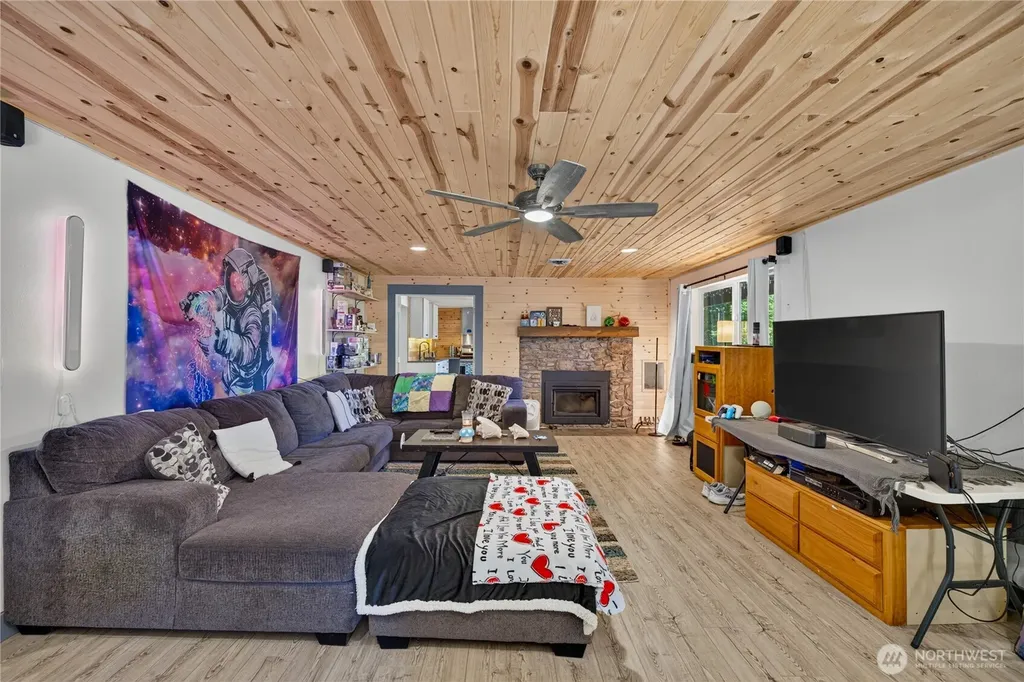 421 Umatilla Drive La Conner WA 98257