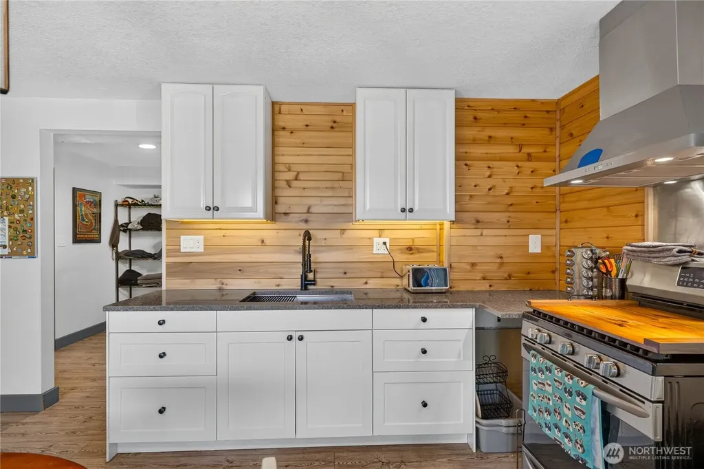 421 Umatilla Drive La Conner WA 98257