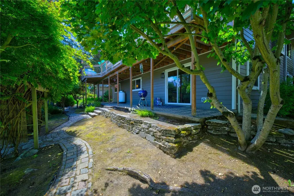 421 Umatilla Drive La Conner WA 98257