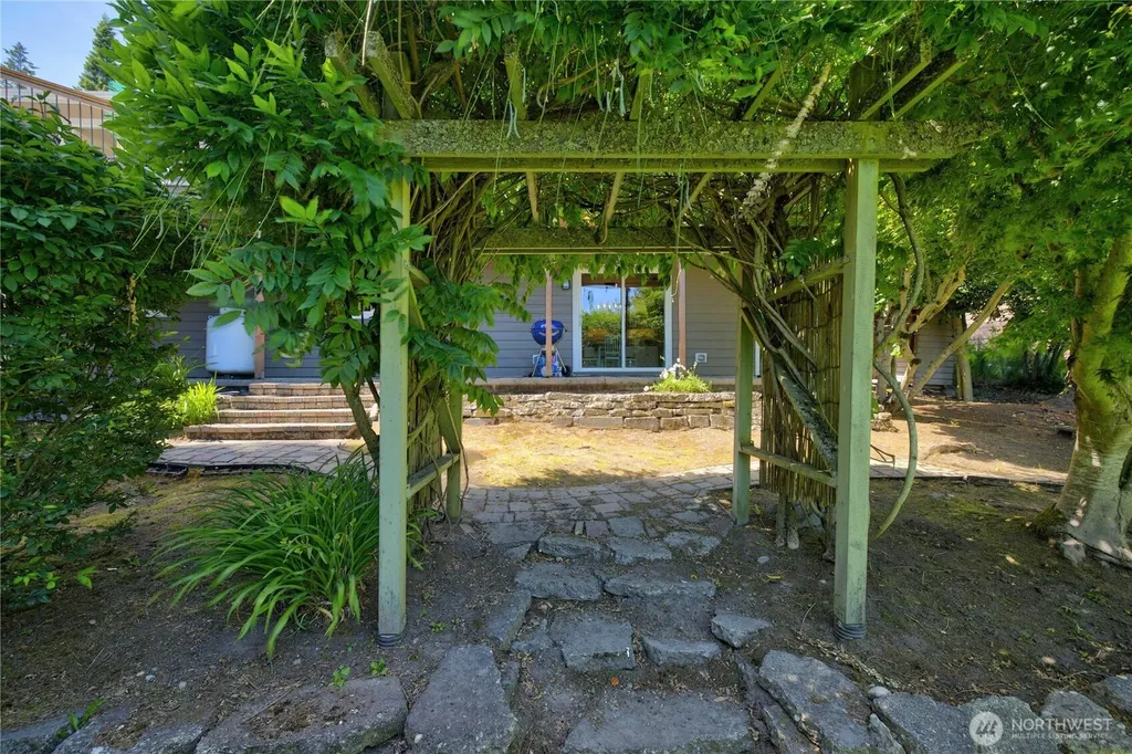 421 Umatilla Drive La Conner WA 98257
