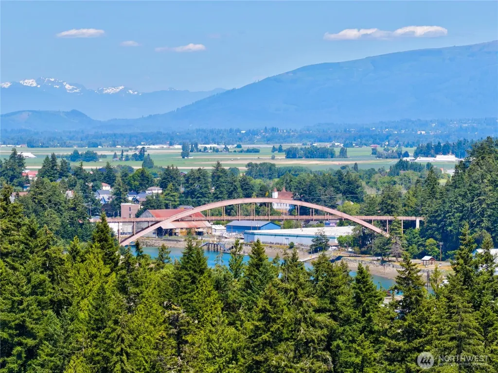 421 Umatilla Drive La Conner WA 98257