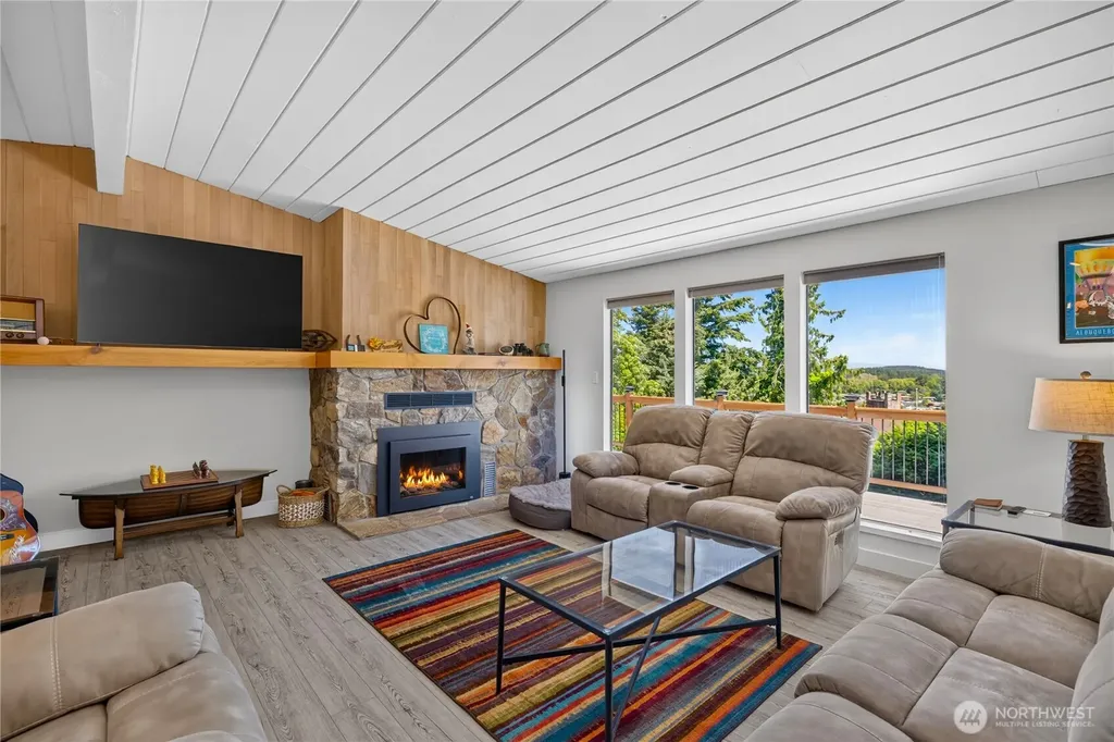 421 Umatilla Drive La Conner WA 98257