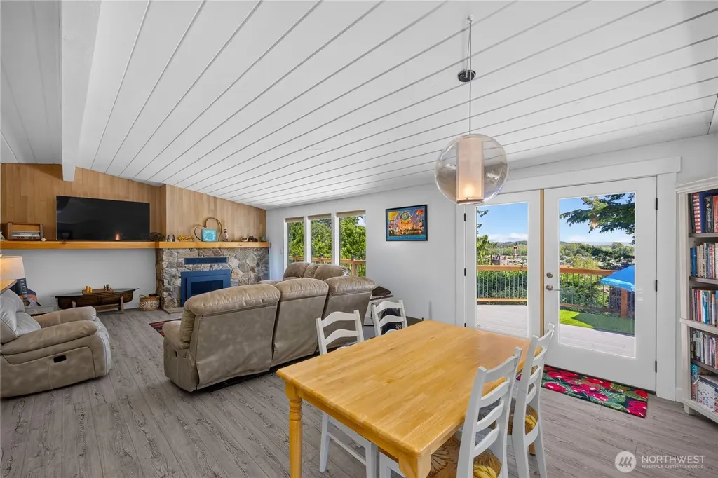 421 Umatilla Drive La Conner WA 98257