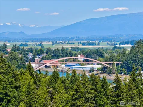 421 Umatilla Drive La Conner WA 98257