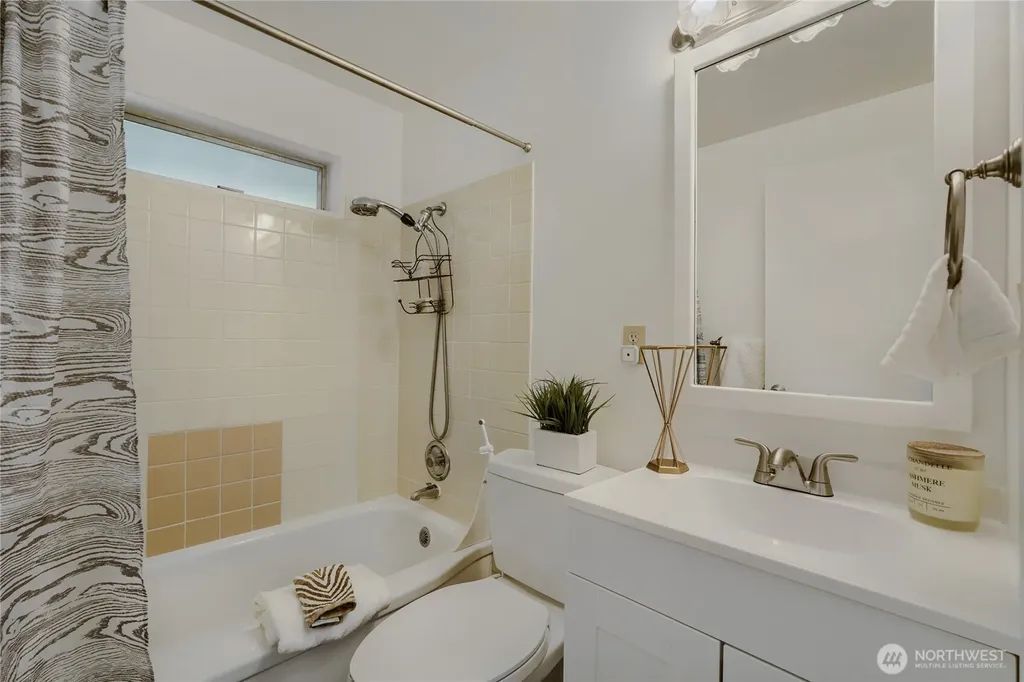 4054 24th Place S Seattle WA 98108