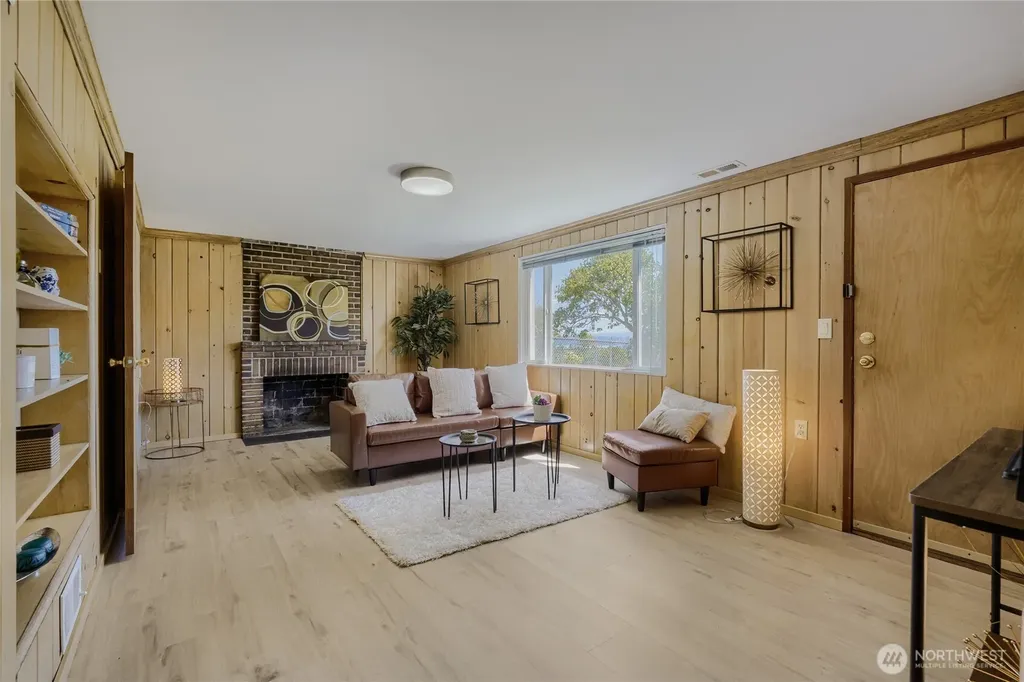 4054 24th Place S Seattle WA 98108