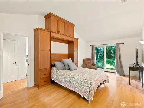 12428 68th Avenue NE Kirkland WA 98034