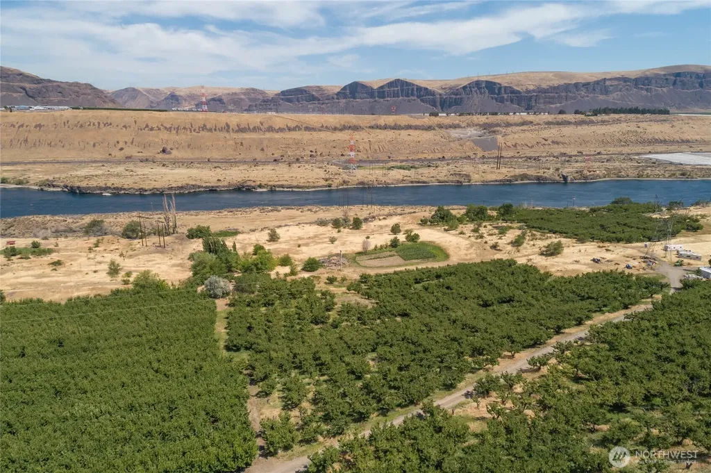 7199 Tarpiscan Road Malaga WA 98828