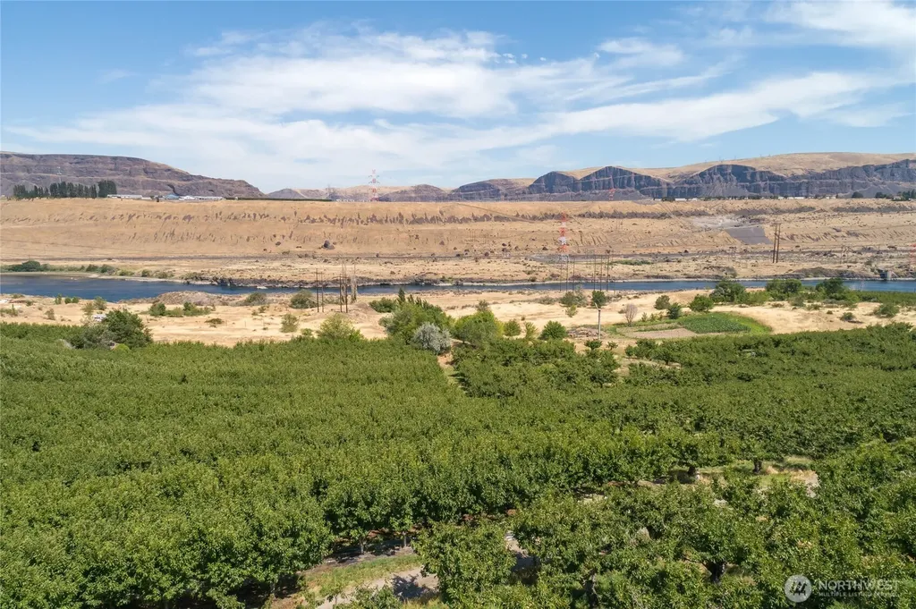7199 Tarpiscan Road Malaga WA 98828