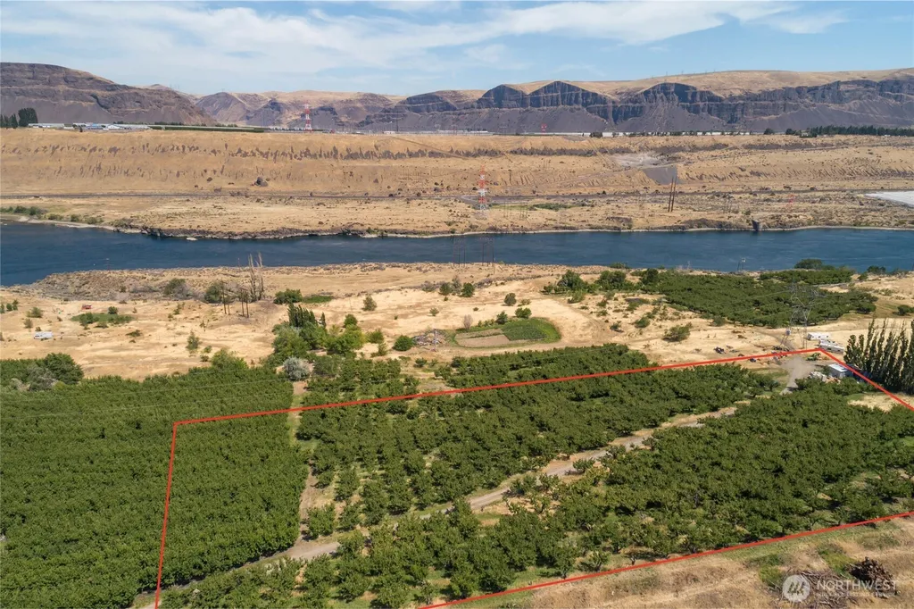7199 Tarpiscan Road Malaga WA 98828