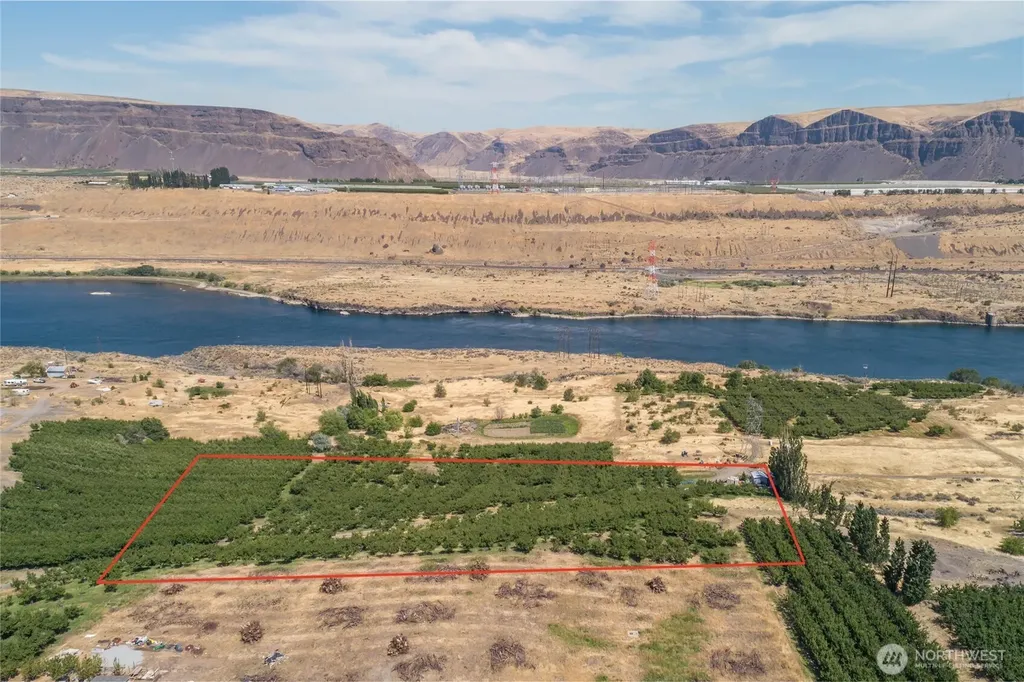 7199 Tarpiscan Road Malaga WA 98828