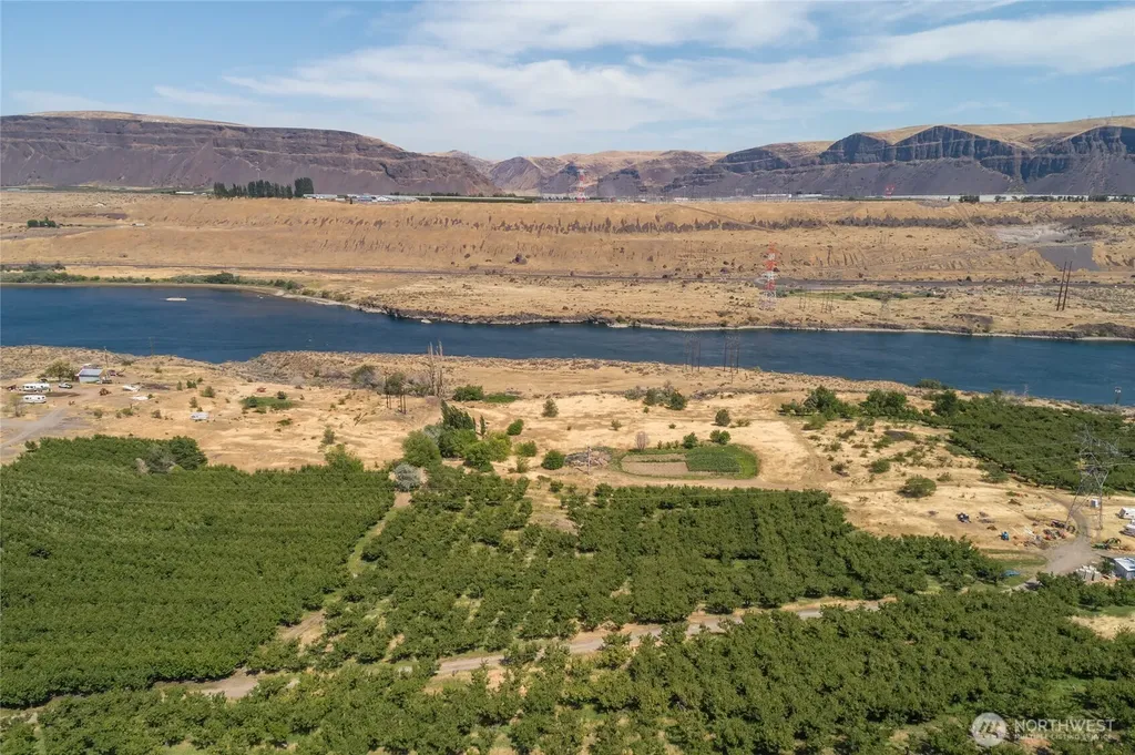7199 Tarpiscan Road Malaga WA 98828