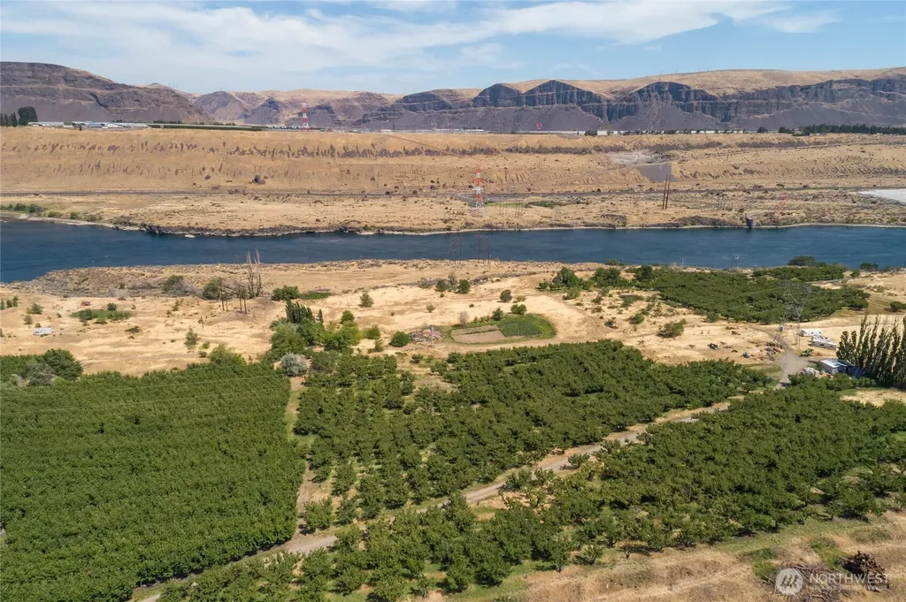 7199 Tarpiscan Road Malaga WA 98828